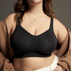 Evelyn & Bobbie The Beyond Black Wireless Bra with Wide Straps and V-Neckline 2X